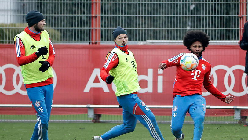 Serge Gnabry (r.) am Mittwoch im Training der Ersatzspieler – hier mit Marcel Sabitzer (M.) und Daley Blind. Serge Gnabry (r.) am Mittwoch im Training der Ersatzspieler – hier mit Marcel Sabitzer (M.) und Daley Blind.