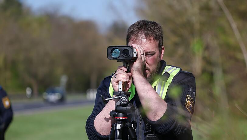 Beim Blitzmarathon werden rund 1.570 Messstellen auf Autobahnen, auf Bundes-, Land- und Kreisstra&szlig;en sowie innerorts installiert.