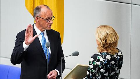 Wie der Kanzler m&uuml;ssen auch seine Minister einen Eid mit der Amts&uuml;bernahme leisten. (Archivbild)