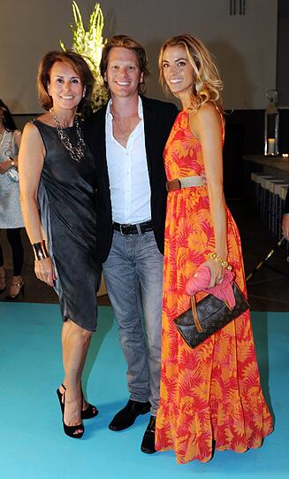175 Jahre Tiffany in den Postgaragen München am 4.Sept.2012.
Gitta Gräfin Lambsdorff  und Mike Kraus mit Coco Sorhagen