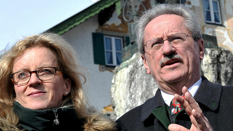 Damals noch Seite an Seite: SPD-Generalsekretärin Natascha Kohnen und Christian Ude, der damalige Spitzenkandidat, 2013 vor dem Schmied-von-Kochel-Denkmal in Kochel am See.