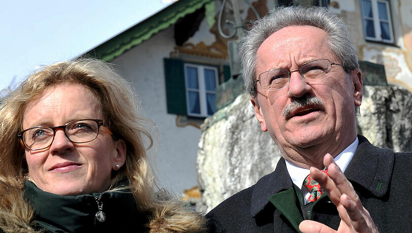 Damals noch Seite an Seite: SPD-Generalsekretärin Natascha Kohnen und Christian Ude, der damalige Spitzenkandidat, 2013 vor dem Schmied-von-Kochel-Denkmal in Kochel am See.