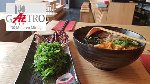 Grün, grüner, Algensalat und die heiße Ramensuppe.