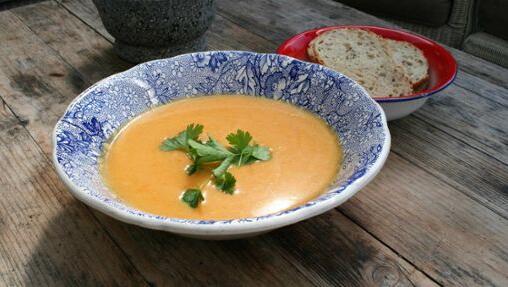 Rezept für Kürbissuppe mit Ingwer und Honigmelone