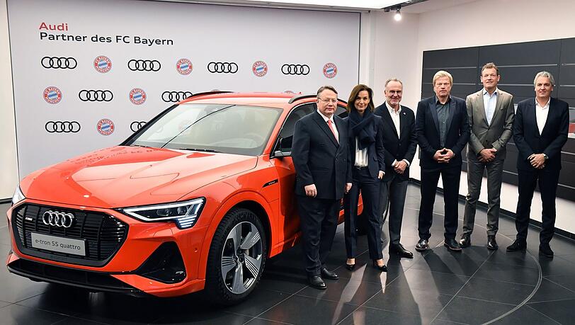 Alexander Seitz (Vorstand der AUDI AG für Finanz, China und Recht), Hildegard Wortmann (Vorständin der AUDI AG für Vertrieb und Marketing), Karl-Heinz Rummenigge (Vorstandsvorsitzender der FC Bayern München AG), Oliver Kahn (Mitglied des Vorstandes der FC Bayern München AG), Andreas Jung (Vorstand für Marketing, Sponsoring und Events der FC Bayern München AG) und Jörg Wacker (Vorstand für Internationalisierung und Strategie der FC Bayern München AG) Alexander Seitz (Vorstand der AUDI AG für Finanz, China und Recht), Hildegard Wortmann (Vorständin der AUDI AG für Vertrieb und Marketing), Karl-Heinz Rummenigge (Vorstandsvorsitzender der FC Bayern München AG), Oliver Kahn (Mitglied des Vorstandes der FC Bayern München AG), Andreas Jung (Vorstand für Marketing, Sponsoring und Events der FC Bayern München AG) und Jörg Wacker (Vorstand für Internationalisierung und Strategie der FC Bayern München AG)