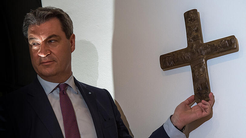 Ein Kreuz in jeder Behörde des Freistaats: Der Kreuzerlass von Ministerpräsident Markus Söder hat viel Kritik geerntet.