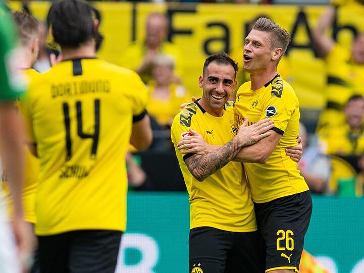 Doppelpacker Paco Alcacer jubelt mit Lukasz Piszczek (r) über seinen Treffer zum 4:1.