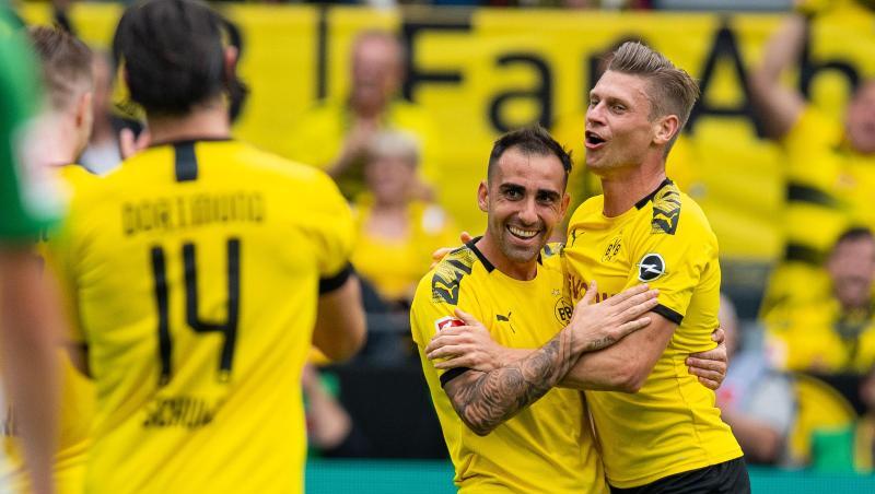 Doppelpacker Paco Alcacer jubelt mit Lukasz Piszczek (r) über seinen Treffer zum 4:1. Doppelpacker Paco Alcacer jubelt mit Lukasz Piszczek (r) über seinen Treffer zum 4:1.