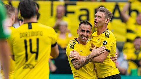 Doppelpacker Paco Alcacer jubelt mit Lukasz Piszczek (r) über seinen Treffer zum 4:1.