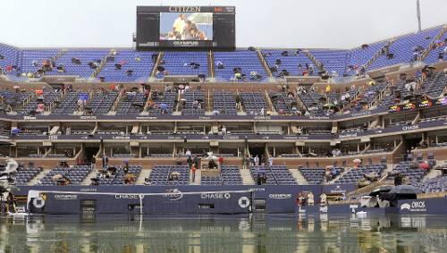 Regenchaos in Flushing Meadows: Der Centre Court steht unter Wasser. Regenchaos in Flushing Meadows: Der Centre Court steht unter Wasser.