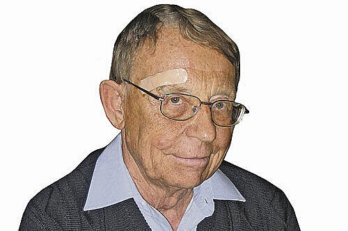 Nur das Pflaster erinnert noch an die Tritte: Rentner Bruno N. aus Bogenhausen.