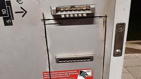 Bogenhausen: Der Flex-Dieb blieb am Fahrkartenautomaten erfolglos.