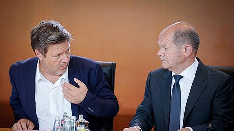 Reisen gemeinsam nach Kanada: Bundeskanzler Olaf Scholz (r) und sein Vize Robert Habeck.