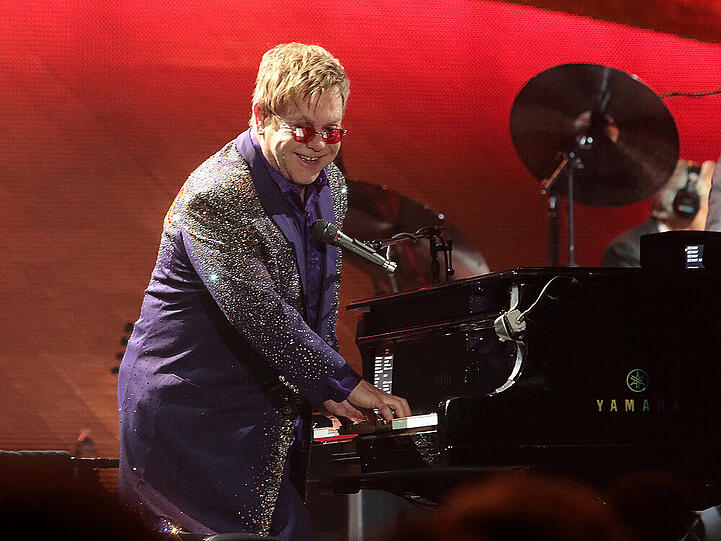 Auf der Bühne lässt er es krachen, privat will Elton John seine Ruhe