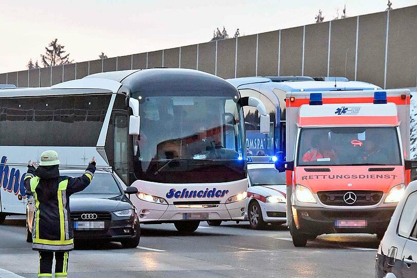 Bilder vom Unfall auf der A 99 bei Ottobrunn.