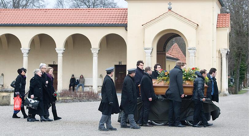 Abschied von Tilman Turck: Hunderte Verwandte und Freunde erweisen dem Mordopfer von Dachau auf dem Münchner Nordfriedhof die letzte Ehre.