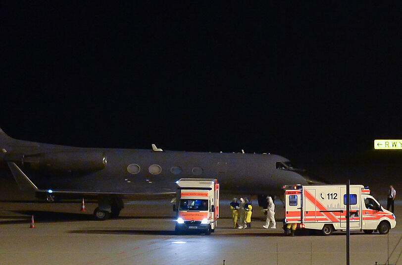Der an Ebola erkrankte UN-Mitarbeiter ist am frühen Donnertagmorgen unter strengen Sicherheitsvorkehrungen in Leipzig eingetroffen.