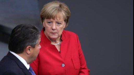 Kanzlerin Angela Merkel unterhält sich im Bundestag mit dem Bundeswirtschaftsminister und SPD-Vorsitzenden Sigmar Gabriel. Foto: Michael Kappeler/dpa Kanzlerin Angela Merkel unterhält sich im Bundestag mit dem Bundeswirtschaftsminister und SPD-Vorsitzenden Sigmar Gabriel. Foto: Michael Kappeler/dpa