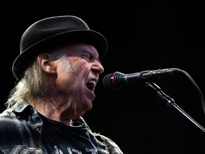 ER hat's noch drauf: Neil Young beim Tourauftakt in Dresden.