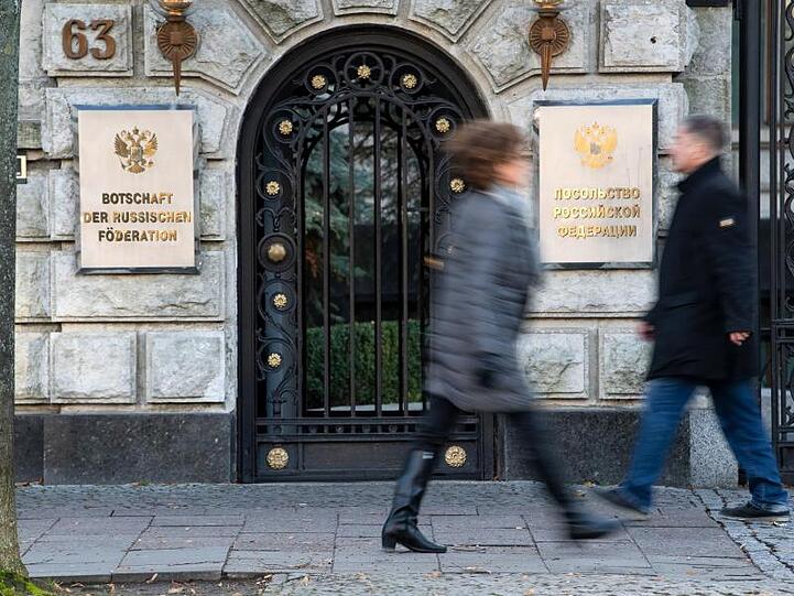 Russische Botschaft in Berlin-Mitte: Der mutmaßliche Auftragsmord an einem Georgier hat eine diplomatische Krise zwischen Deutschland und Russland ausgelöst.