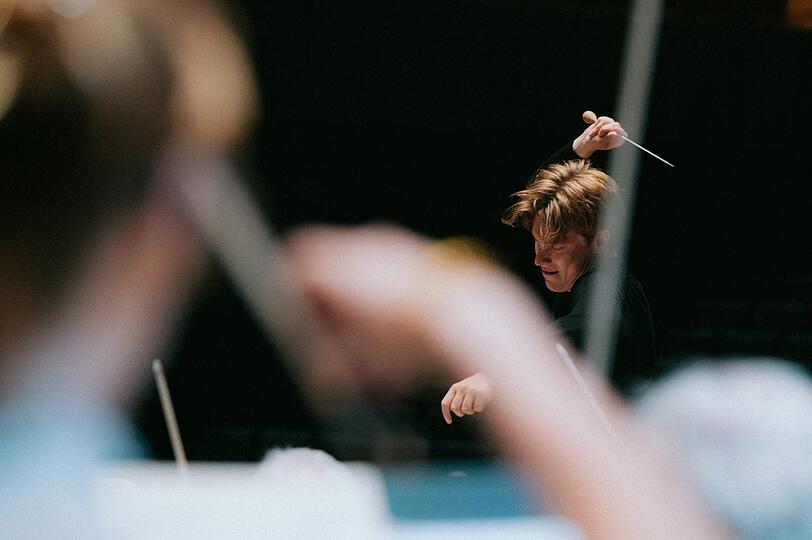 Klaus Mäkelä bei einer Probe mit den den Münchner Philharmonikern.