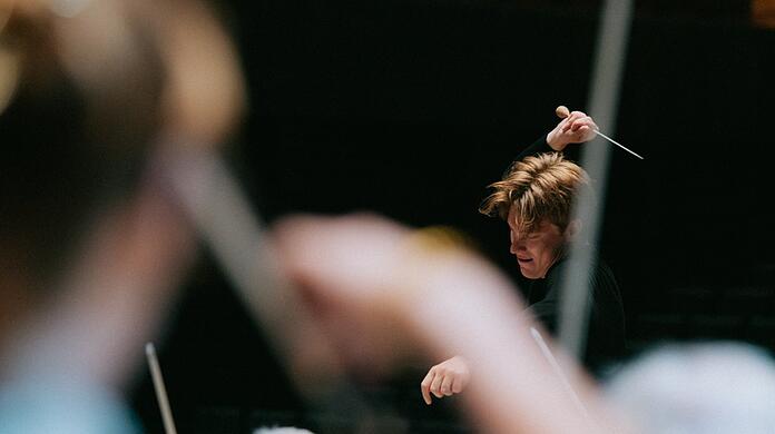 Klaus Mäkelä bei einer Probe mit den den Münchner Philharmonikern.