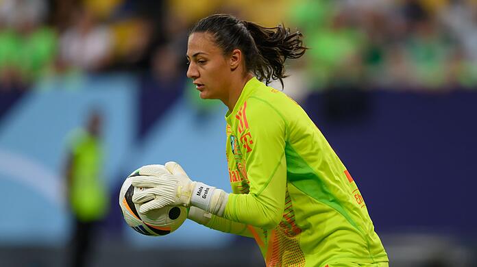 Bei Torhüter Maria Luisa Grohs vom FC Bayern ist ein bösartiger Tumor diagnostiziert worden.