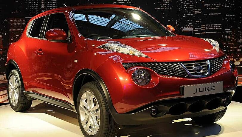 Tief liegende Scheinwerfer, spitzige Blinker, eine Vielzahl konkaver und konvexer Flächen: Langweilig schaut der Nissan Juke nicht aus Tief liegende Scheinwerfer, spitzige Blinker, eine Vielzahl konkaver und konvexer Flächen: Langweilig schaut der Nissan Juke nicht aus
