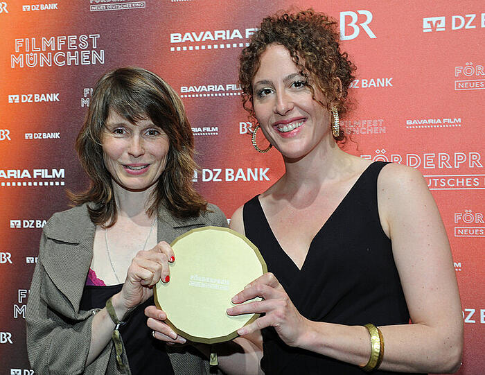 Petra Brix (l) und Christina Schiewe werden am 04.07.2014 im Rahmen des Filmfest München mit dem Förderpreis Neues Deutsches Kino in der Kategorie "Drehbuch" für ihren Film "Be My Baby" geehrt. Foto: Ursula Düren/dpa