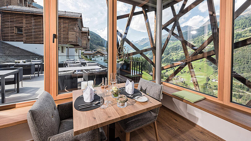 Das Chalet-Dorf Bergwiesenglück befindet sich im Ort See, mitten in einem der schönsten hoch alpinen Sommer- und Wintersportgebiete der Tiroler Alpen.