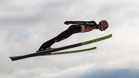 Karl Geiger gelangen Sprünge über 133,5 und 136 Meter.