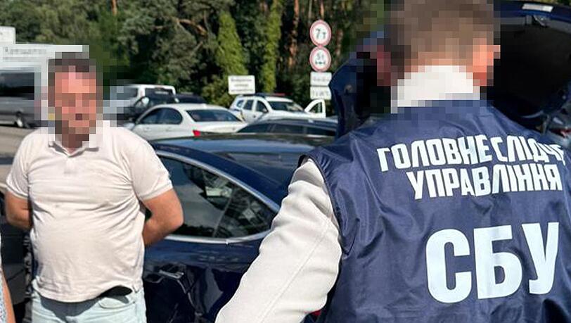 Unter anderem wegen Vorwürfen der Informationsweitergabe an russische Geheimdienste hat der ukrainische Geheimdienst SBU Razzien bei Mitarbeitern des Nationalen Antikorruptionsbüros vorgenommen.