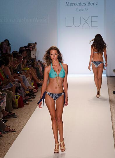 Die Swim-Wear 2012 von Designerin Lisa Vogel lässt das Frauenherz höher schlagen.