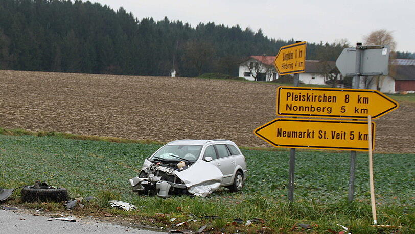 Auf einer Kreuzung prallten ein Opel Astra und ein VW Passat zusammen. Die Bilder. Auf einer Kreuzung prallten ein Opel Astra und ein VW Passat zusammen. Die Bilder.