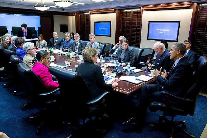 Barack Obama berät mit seinen Gesundheits- und Sicherheitsberatern, wie mit dem Zika-Virus umzugehen ist.