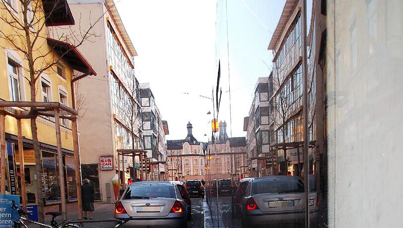 Hier parkt ein Autofahrer falsch! Ein AZ-Leser ärgert sich über den Tramstau. Hier parkt ein Autofahrer falsch! Ein AZ-Leser ärgert sich über den Tramstau.
