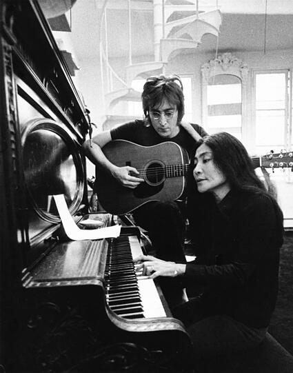 John Lennon und Yoko Ono in einer Szene des Films "One To One: John & Yoko".