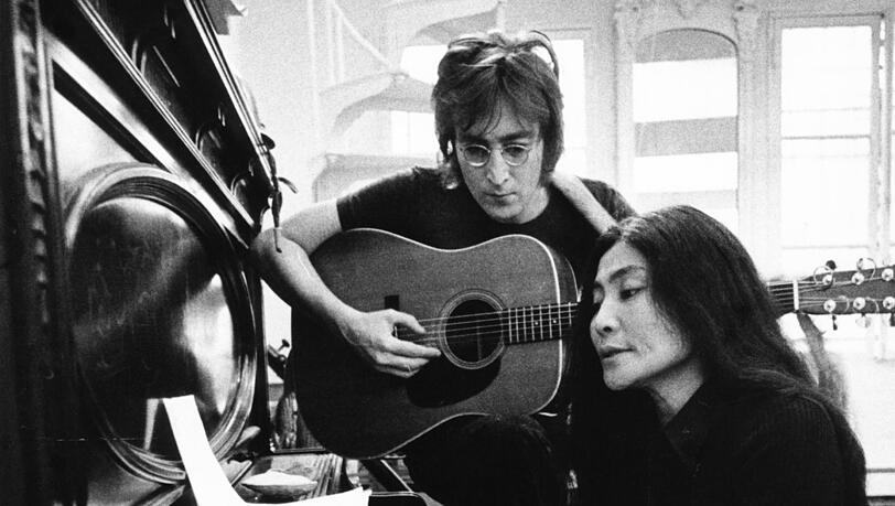 John Lennon und Yoko Ono in einer Szene des Films "One To One: John & Yoko". John Lennon und Yoko Ono in einer Szene des Films "One To One: John & Yoko".