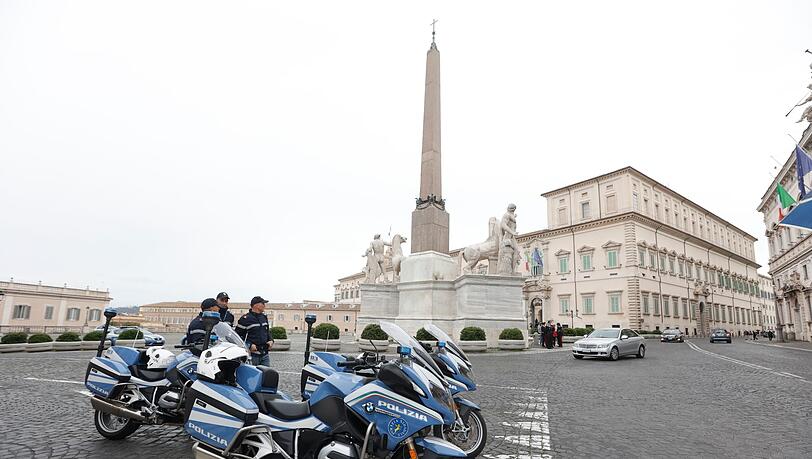 Blick auf den Präsidentenpalast Quirinale in Rom, wo der ukrainische Präsident Selenskyj mit dem italienischen Staatspräsidenten Mattarella zusammentreffen wird. Blick auf den Präsidentenpalast Quirinale in Rom, wo der ukrainische Präsident Selenskyj mit dem italienischen Staatspräsidenten Mattarella zusammentreffen wird.