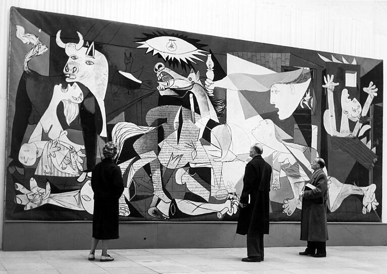 "Guernica" gehört, neben "Les Demoiselles d&rsquo;Avignon", zu Pablo Picassos (1881-1973) bekanntesten Gemälden. Es zeigt die Zerstörung der spanischen Stadt Gernika durch den Luftangriff der deutschen Legion  während des Spanischen Bürgerkrieges - zu sehen im Museo Reina Sofía in Madrid.
