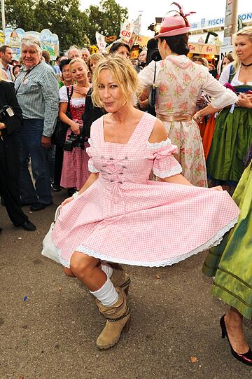 Noch eine Party-Königin: Birgit Stein lässt auf dem Oktoberfest auch gern die Sau raus.