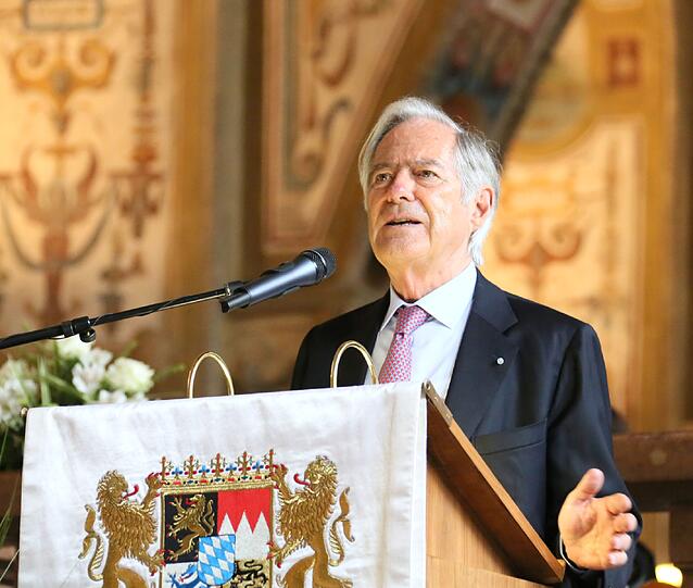 Roland Berger Am Mittwoch wurde in München der Bayerischen Verdienstorden vom bayerischen Ministerpräsidenten, Horst Seehofer, an 20 Bürgerinnen und 30 Bürger verliehen.