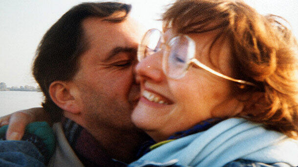 Hans-Kurt Elze mit seiner Anneliese 2003 am Seehamer See: "Solche Ausflüge hätten ihr auch in ihren letzten Monaten noch Freude gemacht."