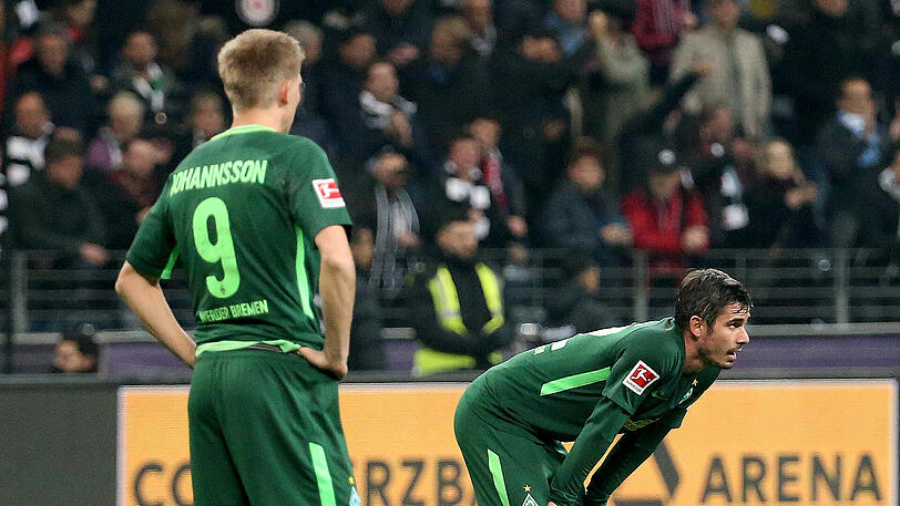 Die Bremer Spieler sind nach der Last-Minute.Niederlage niergeschlagen.