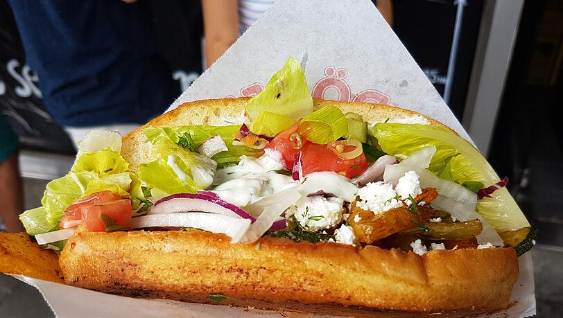 In Wien sind Döner und Co. ab September in einer U-Bahnlinie testweise verboten. In Wien sind Döner und Co. ab September in einer U-Bahnlinie testweise verboten.