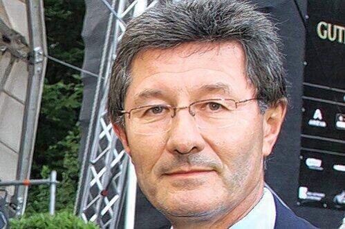 Helmut Hack: Mit dem Transfer von Danijel Aleksic nach Fürth  ist ihm ein echter Coup gelungen.