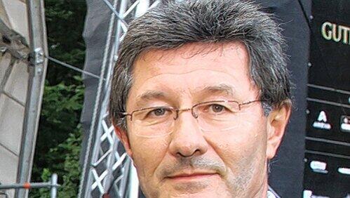 Helmut Hack: Mit dem Transfer von Danijel Aleksic nach Fürth ist ihm ein echter Coup gelungen. Helmut Hack: Mit dem Transfer von Danijel Aleksic nach Fürth ist ihm ein echter Coup gelungen.