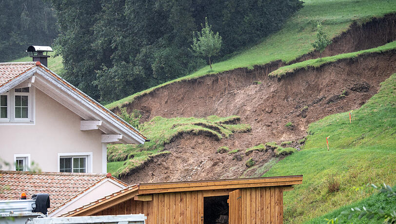 In Vachenlueg ist es zu einem Hangrutsch gekommen. In Vachenlueg ist es zu einem Hangrutsch gekommen.