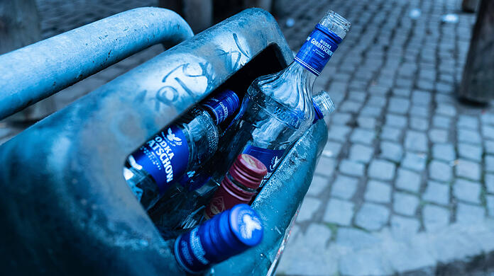 Der Mann hat eineinhalb Liter Wodka getrunken, dann sind zwei handelsübliche Flaschen. (Symbolbild)