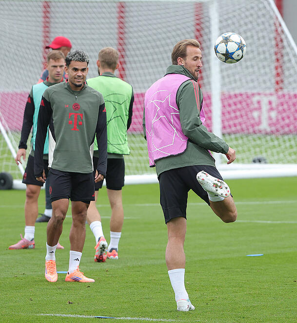 Gutes Zusammenspiel: Díaz und Harry Kane (r.) im Training am Montag.